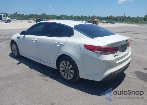 2018 Kia Optima Lx z USA, uszkodzony, nr VIN 5XXGT4L35JG251681